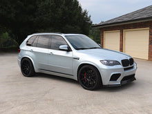 Load image into Gallery viewer, AutoTecknic Replacement Carbon Fiber Fender Gills - E70 X5M